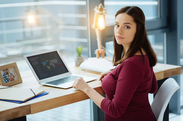 Why UK Businesses Work With Hire No-Code Developers in the UK for Business Systems