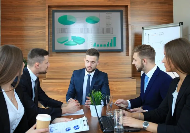 Keeping Stakeholders Informed with Timely Updates